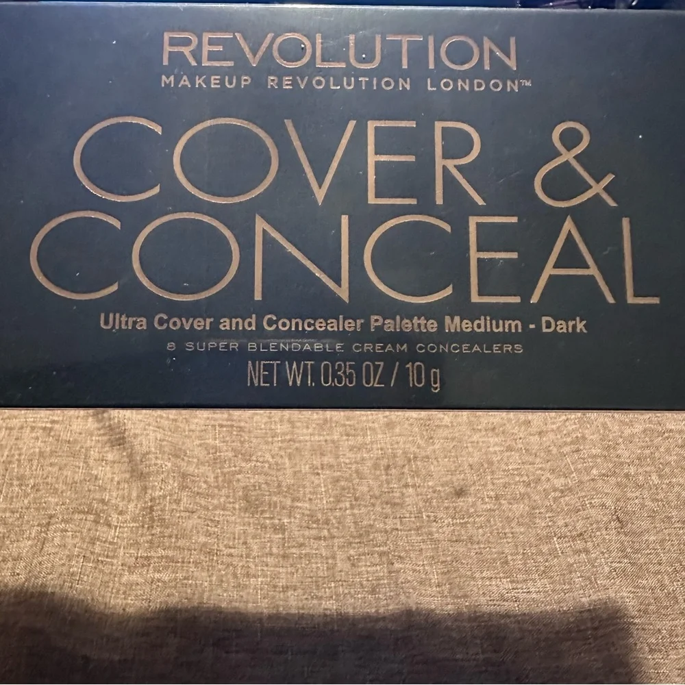 Revolution Cover & Conceal Palette - Blendable Cream Concealers Medium Dark NIB